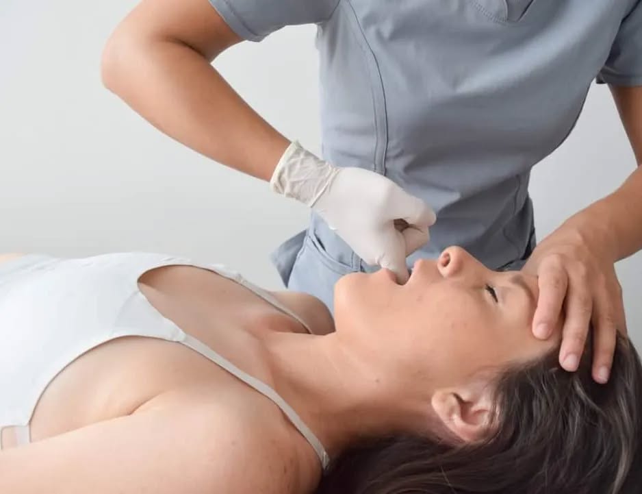 Terapia manual de articulación temporomandibular